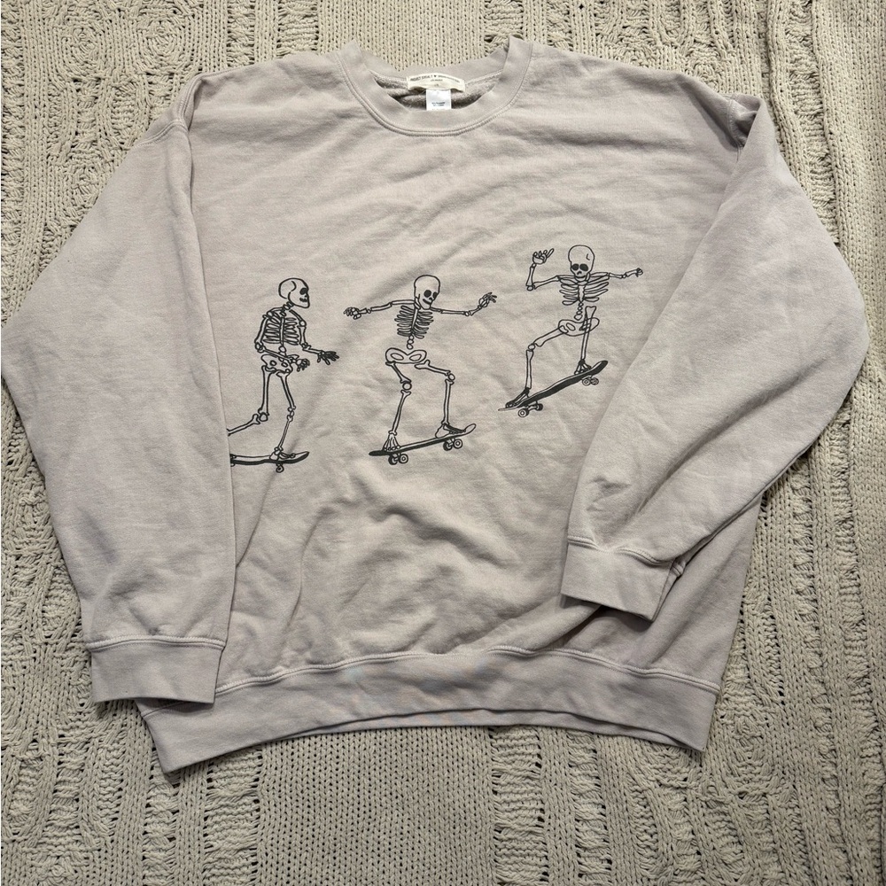Gray Skeleton Skateboard Graphic Sweater